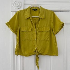 🦊 Chic mustard Button-Down Shirt with Tie-Front